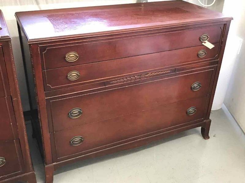 lot 300 image: Vintage Dresser