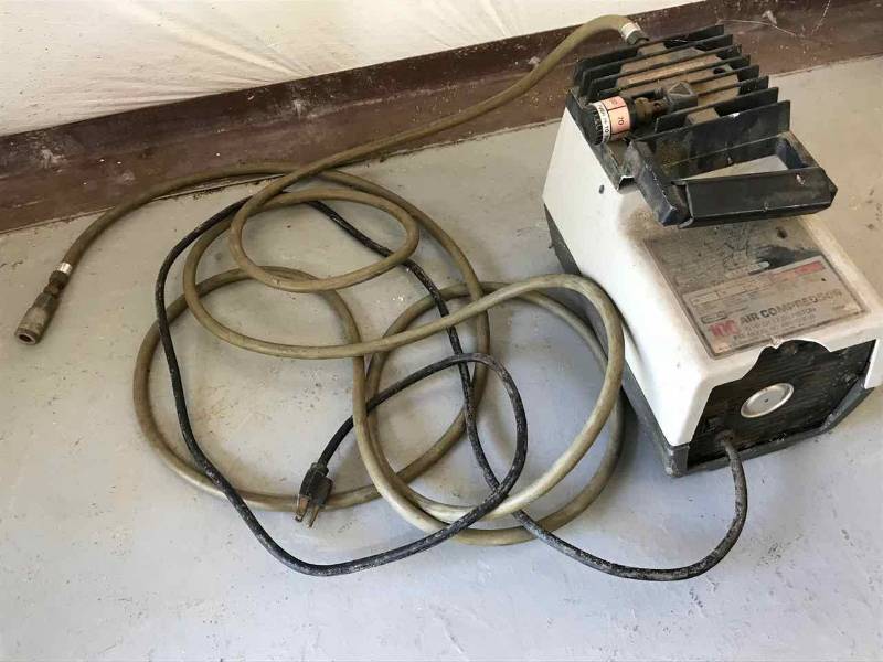 lot 313 image: Small Hobby Air Compressor