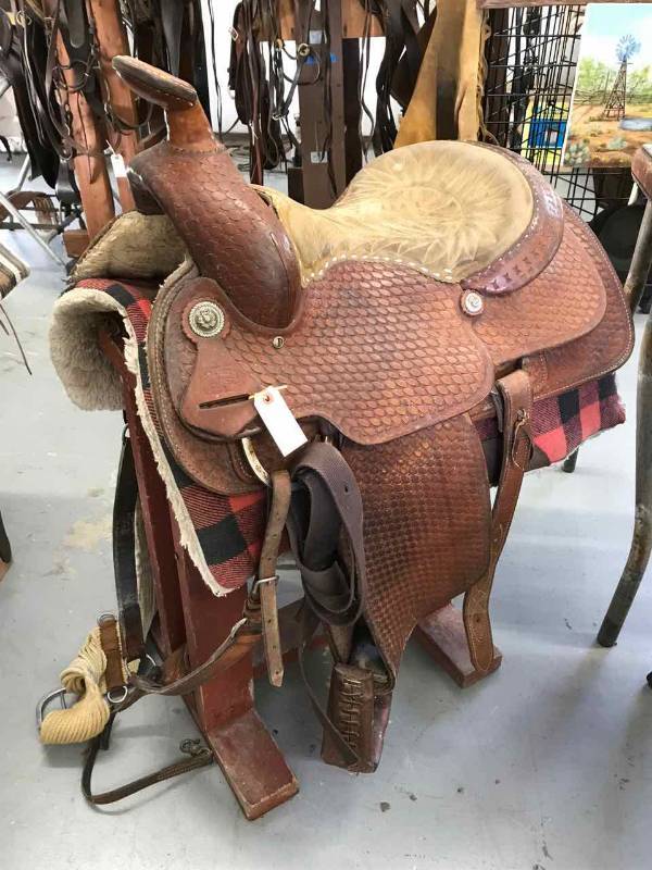lot 402 image: Saddle (Action Company), Pads, Stand