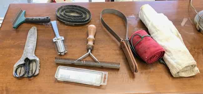 lot 408 image: Horse Grooming Tools