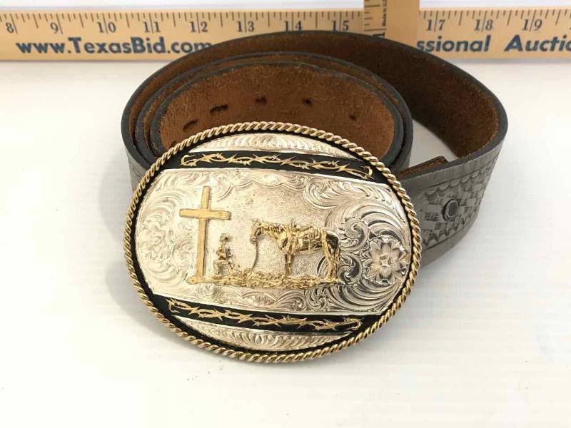 lot 414 image: Montana Silversmiths Belt Buckle