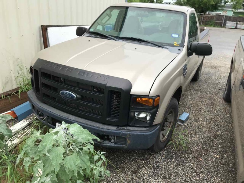 lot 2 image: 2009  Ford F-250 Pickup, regular cab,  Not Running  (VIN  1FTNF20508EB36820)