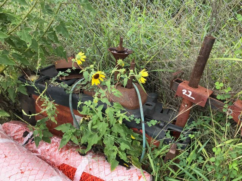 lot 22 image: Equipment - Tire Changer. Sitting outside in weather. Unk. Condition.