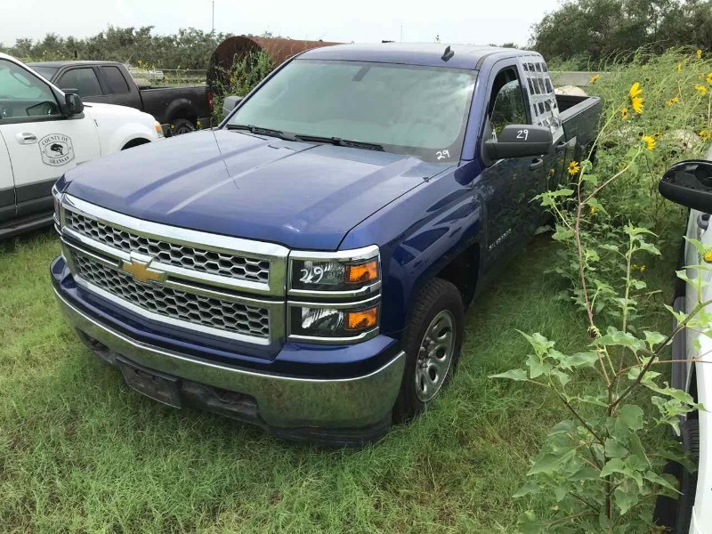 lot 29 image: 2014 Chevrolet Silverado 2WD Ext Cab,  42,810 (VIN 1GCRCREC8EZ220835)  Harvey Flood Vehicle