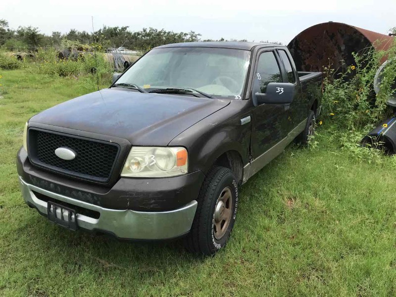 lot 33 image: 2006 Ford F150 Pick Up, 4x4. 207,571 miles.   (VIN  1FTRX14W16NA48643)