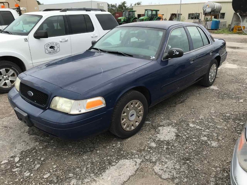 lot 36 image: 2005 Ford Crown Victoria, Police Vehicle,  (VIN  2FAFP71W75X129661)