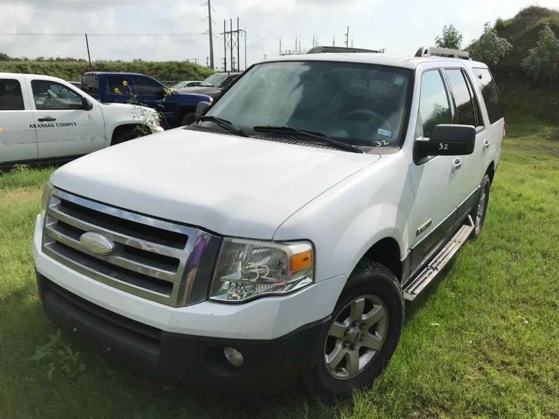 lot 32 image: 2007 Ford MP Expedition, blown engine  (VIN  1FMFU16587LA14319)