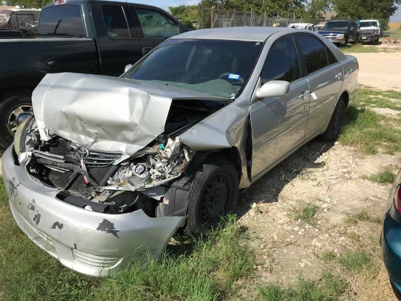 lot 2 image: Storage Lien Wreck 2005 Toyota 4 Door Camry (Silver)(4T1BE32K55U950618)
