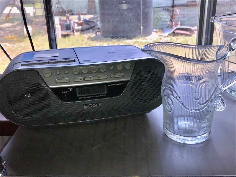 lot 30 image: Sony Radio & a Glass Pitcher