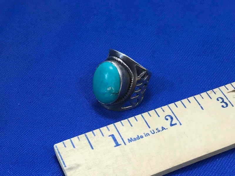 lot 112 image: Ring Oval Turquoise (8-12)