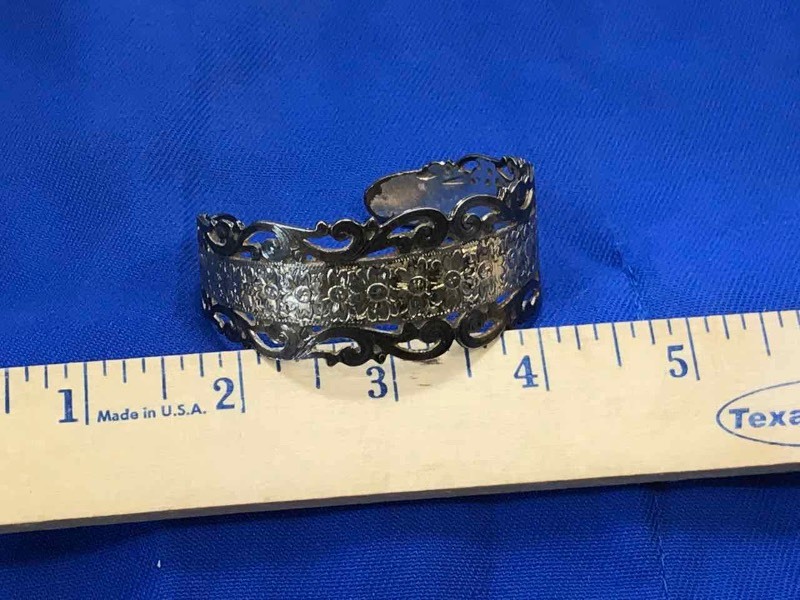 lot 114 image: Bracelet Montana Silversmiths (Scrolls & Flowers)