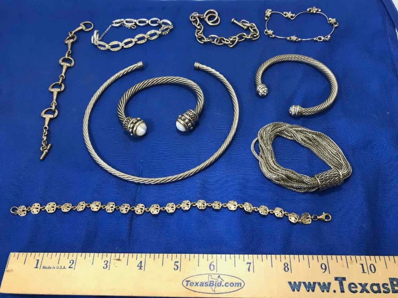 lot 122 image: Bracelets, (1) Choker Necklace