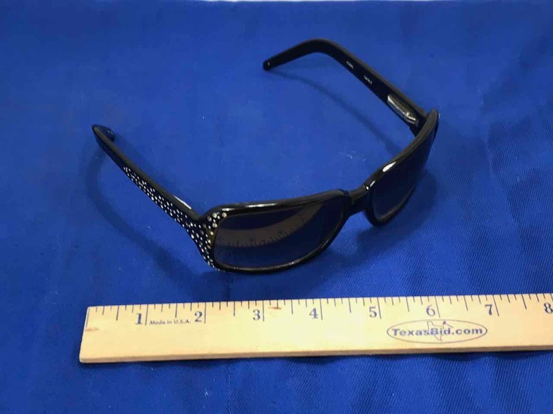 lot 125 image: (1) Sunglasses  Fossil