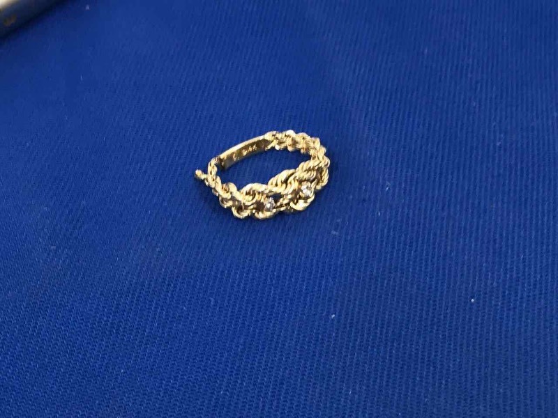 lot 161 image: Ring 14K Chain