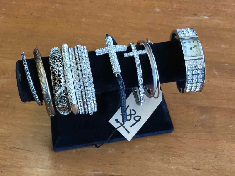 lot 189 image: Bracelets, Cuff Wrist Watch