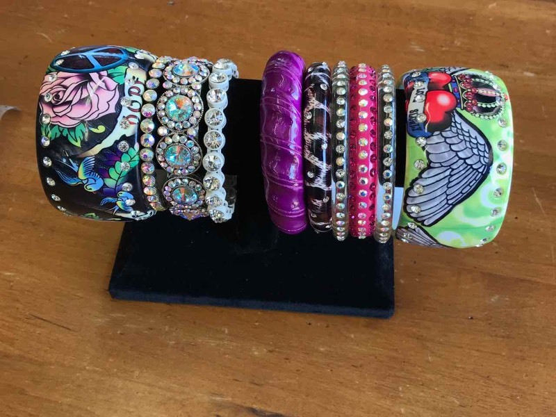 lot 193 image: Bracelets