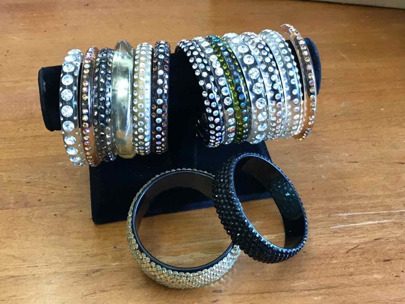 lot 194 image: Bracelets