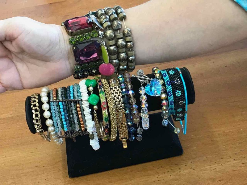 lot 197 image: Bracelets