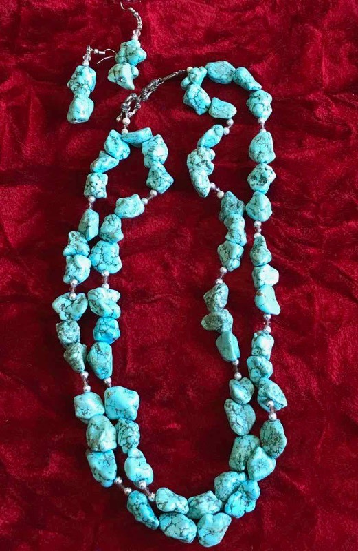 lot 199 image: Chunky Turquoise Colored Necklace & Earrings