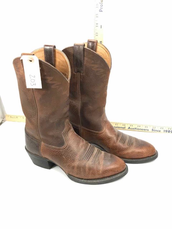 lot 203 image: Ariat Cowboy Boots (9D)