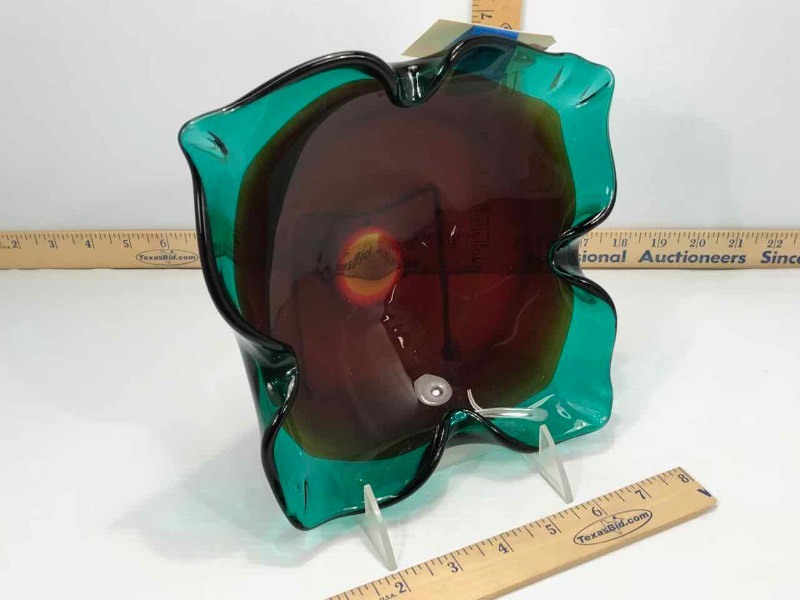 lot 205 image: Art Glass Bowl (Green & RedOrange)