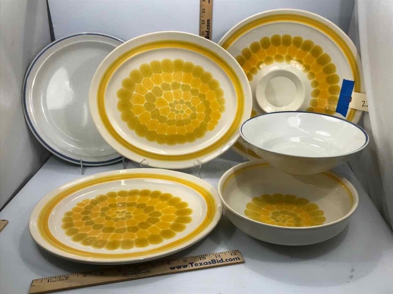 lot 224 image: (4) Franciscan Earthenware Big Yellow Burst Serving Bowl & Platters, (2) Mikasa Flowers of Spring Blue Bowl & Platter