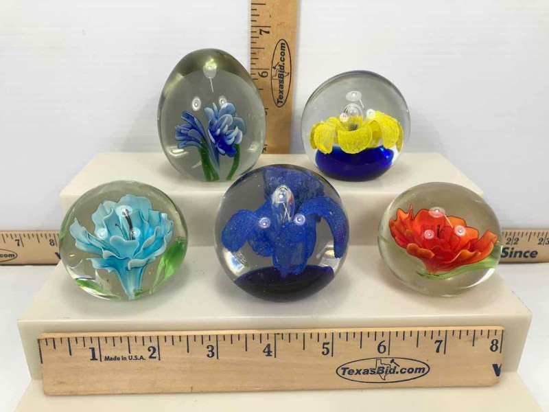 lot 237 image: (5) Round Glass Paperweights (flowers)