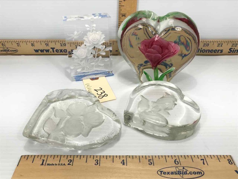 lot 238 image: (4) GlassAcrylic Paperweights (flowers)