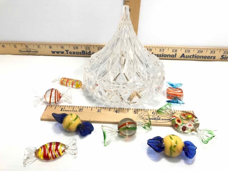 lot 241 image: Crystal Hershey Kiss Candy Dish, (8) Colorful Glass Candies