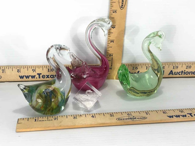 lot 243 image: (4) Swans