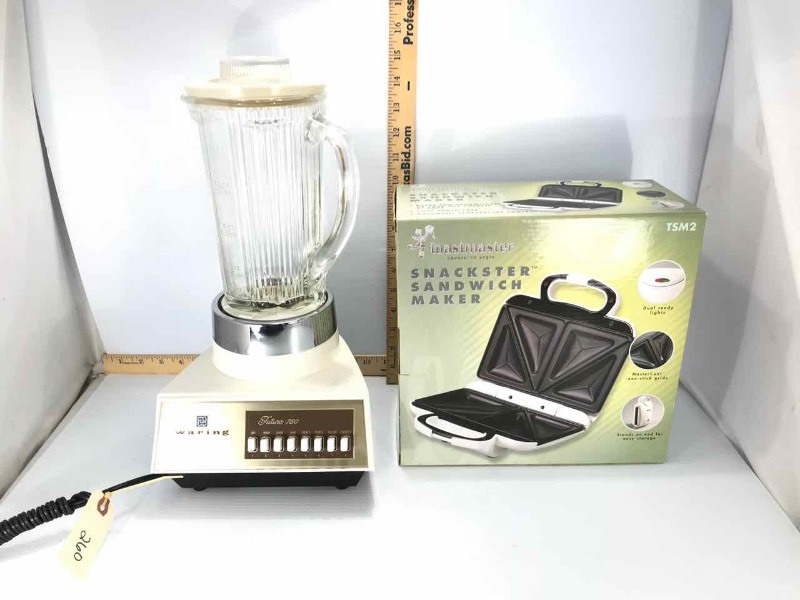 lot 260 image: Waring Blender, Toastmaster Snackster Sandwich Maker