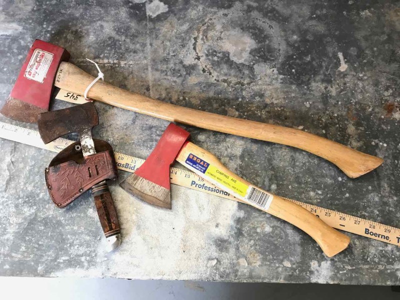 lot 345 image: True Temper Kelly Woodslasher 22Y1K, Regal Camping Axe, Camp Hatchet