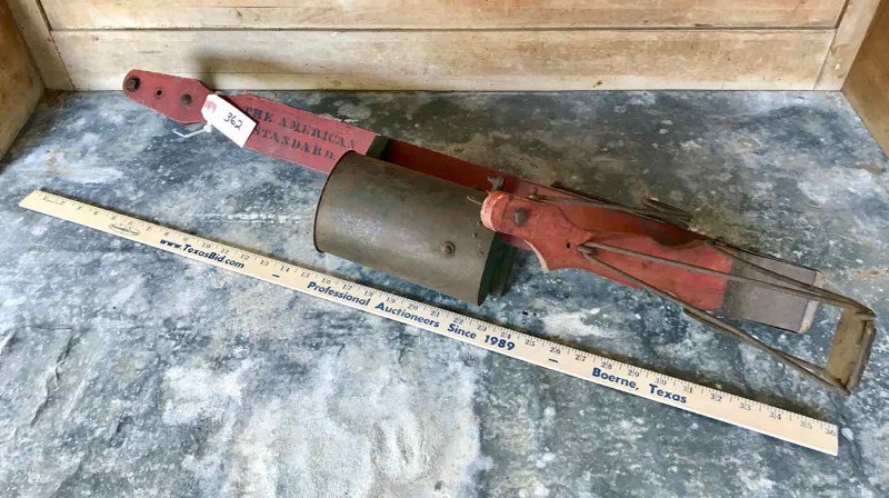 lot 362 image: Antique Seeder Red, American Standard