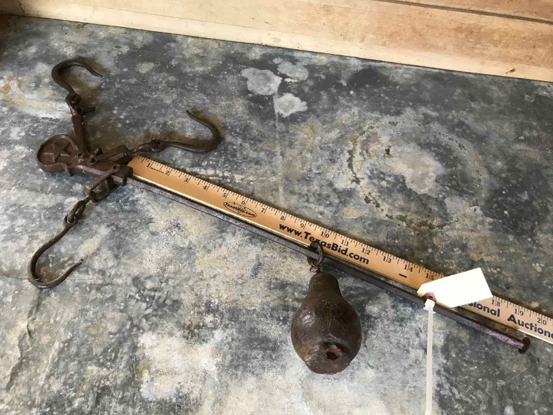 lot 363 image: Antique Scale with Weight (5-Point Star)