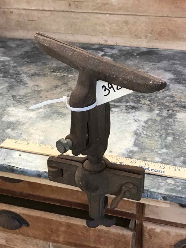 lot 392 image: Vintage Saw Vise by Stover Mfg. Co. #20