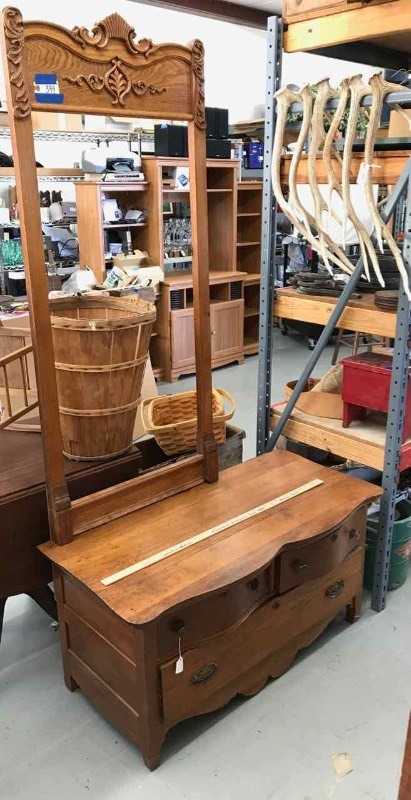 lot 399 image: Antique Oak Lowboy Serpentine Front Dresser (no mirror)