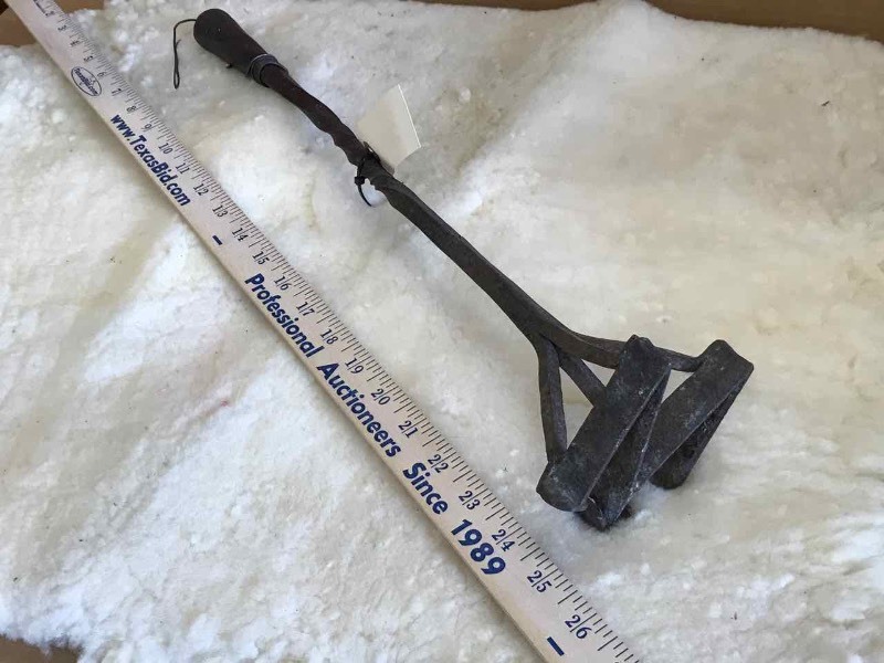 lot 423 image: Antique Hand Forged Branding Iron (M)