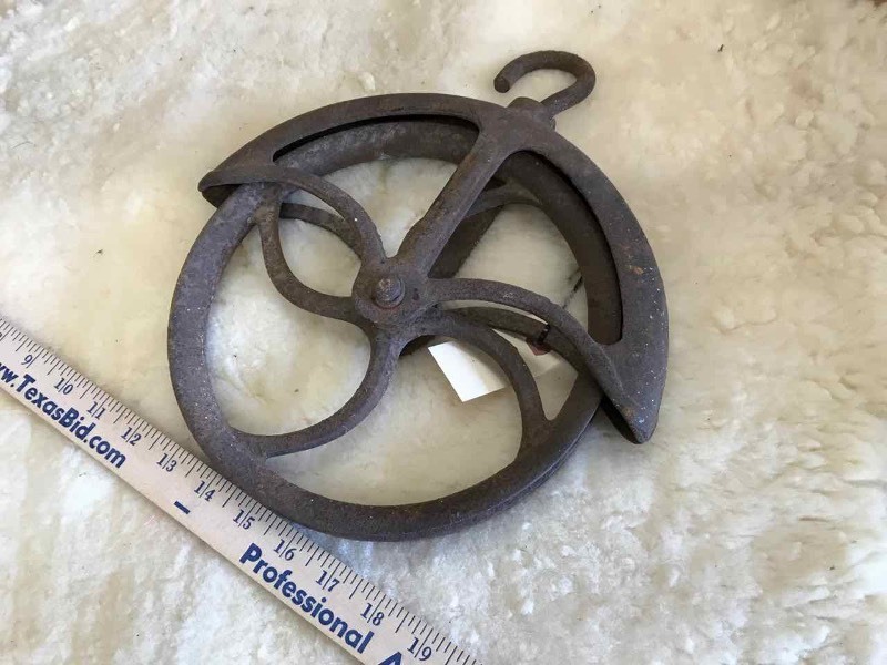 lot 427 image: Antique Well Pulley