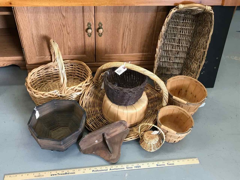 lot 452 image: (6) Assorted Baskets