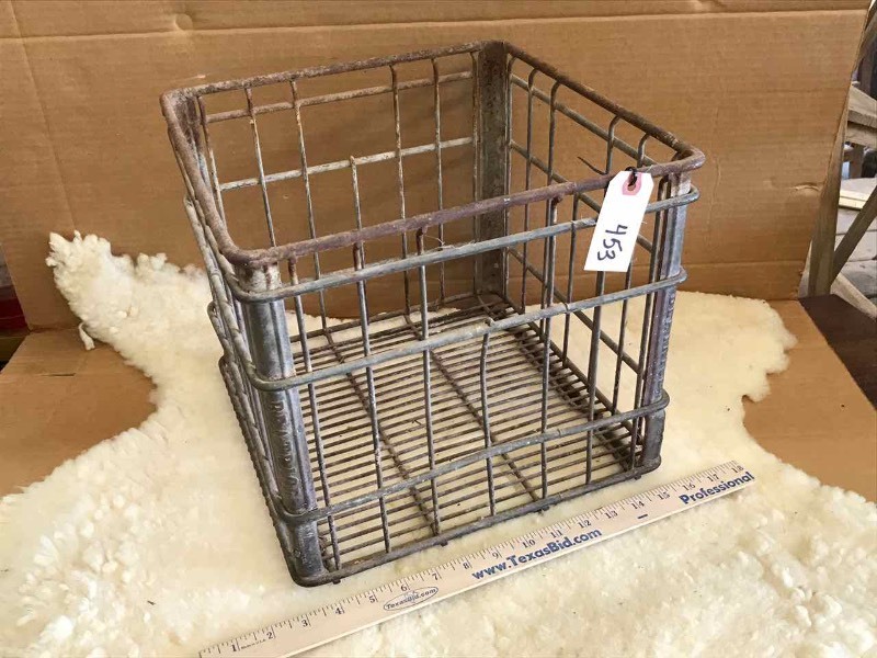 lot 453 image: Antique Beatrice Creamery Crate