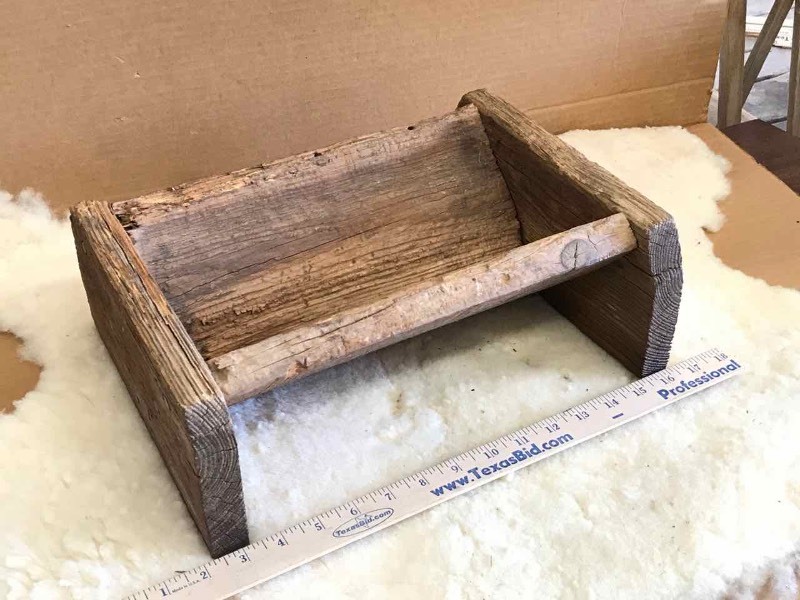 lot 456 image: Primitive Wood BinFeeder