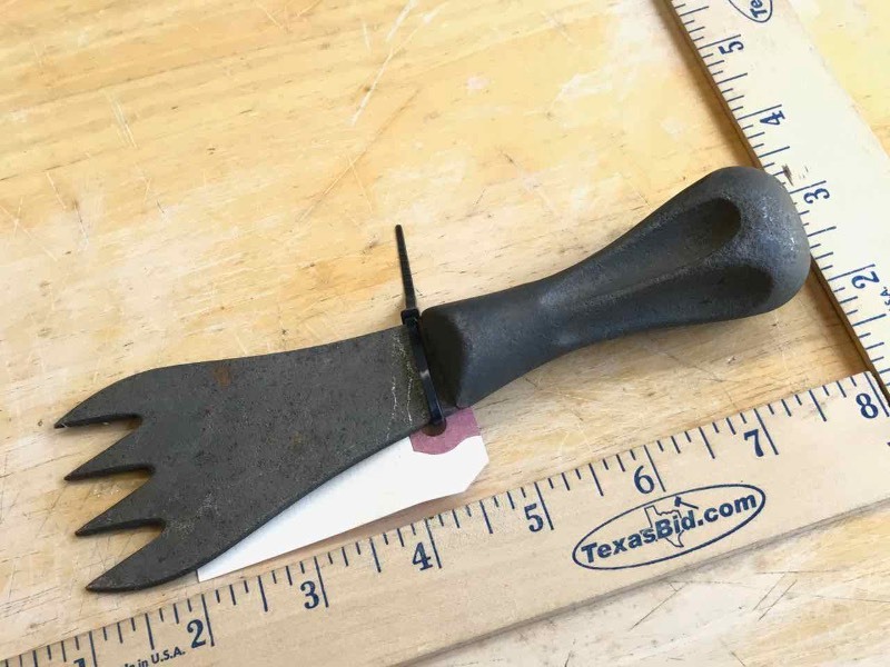lot 469 image: Antique Hand Held Metal Ice Shaver