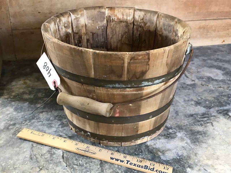 lot 408 image: Old Sap Bucket