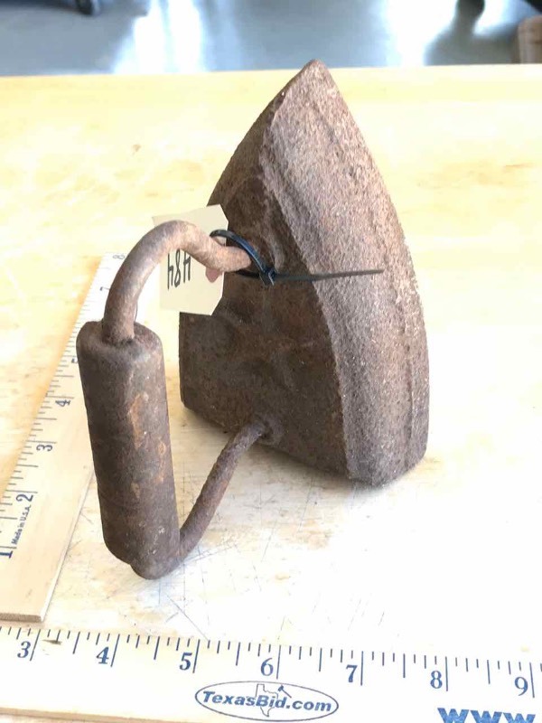 lot 484 image: Antique Sad Iron (5-Point Star)
