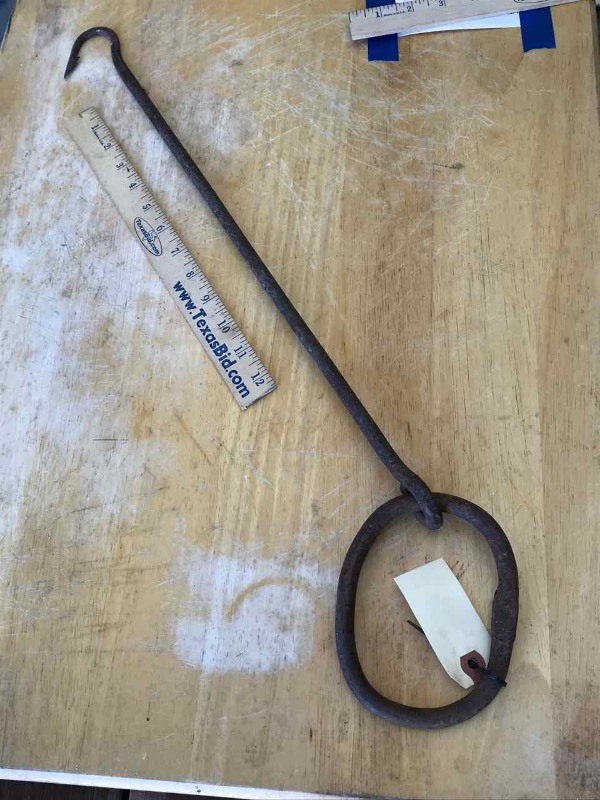 lot 487 image: Antique Hand Forged Fish Grabber