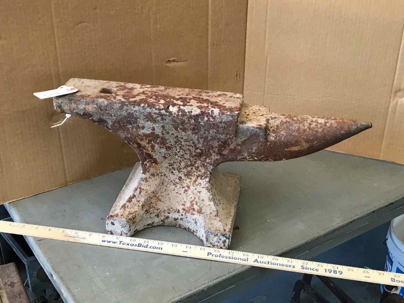 lot 493 image: Old Anvil (Made In Sweden 94lb.)