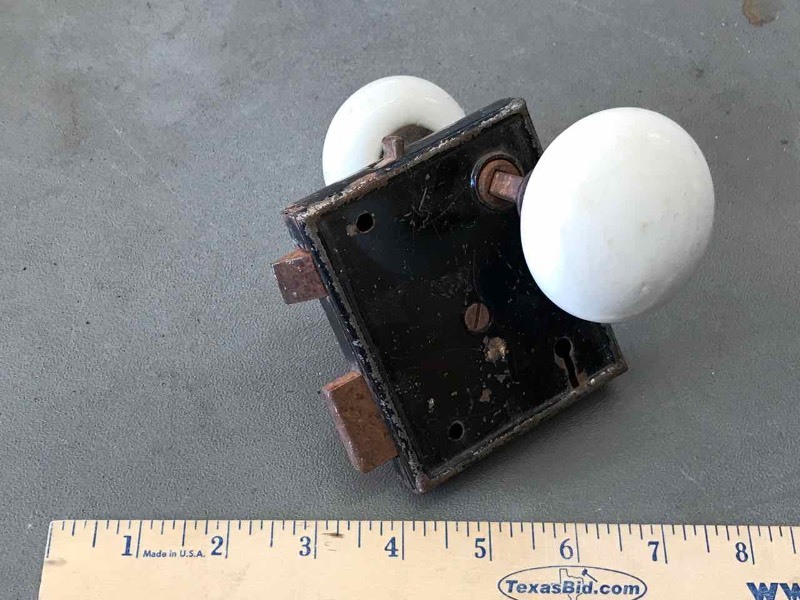 lot 500 image: Antique Porcelain Door Knobs with Lock (white)