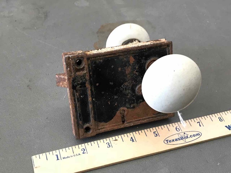lot 503 image: Antique Porcelain Door Knobs with Lock (white)