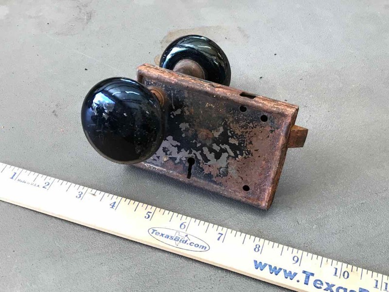 lot 505 image: Antique Porcelain Door Knobs with Lock (black)