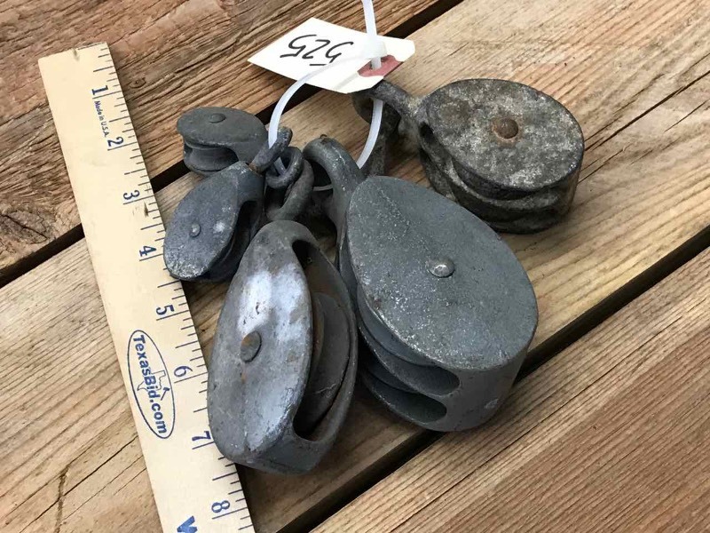 lot 525 image: Small Pulleys